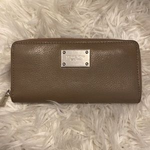 Michale Kors Zip Wallet.